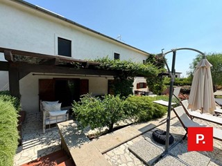 Casa Indipendente in Vendita a Dragoni, 320'000€, 260 m²