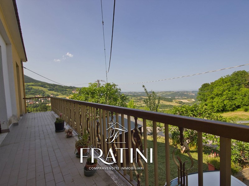 Casa Indipendente in Vendita a Campli, 139'000€, 220 m²