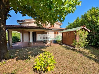 Casa Semi Indipendente in Vendita a Pietrasanta, 405'000€, 120 m²