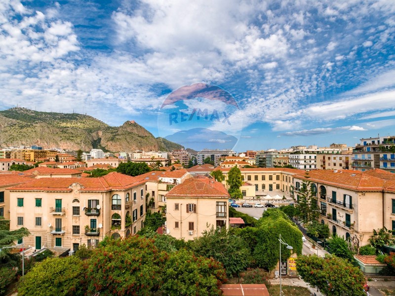 Appartamento in Vendita a Palermo, 468'000€, 229 m²