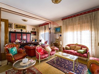 Appartamento in Vendita a Palermo, 468'000€, 229 m²