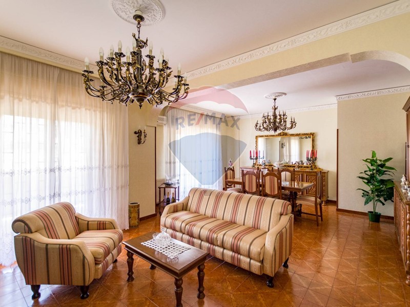 Quadrilocale in Vendita a Palermo, 170'000€, 133 m²