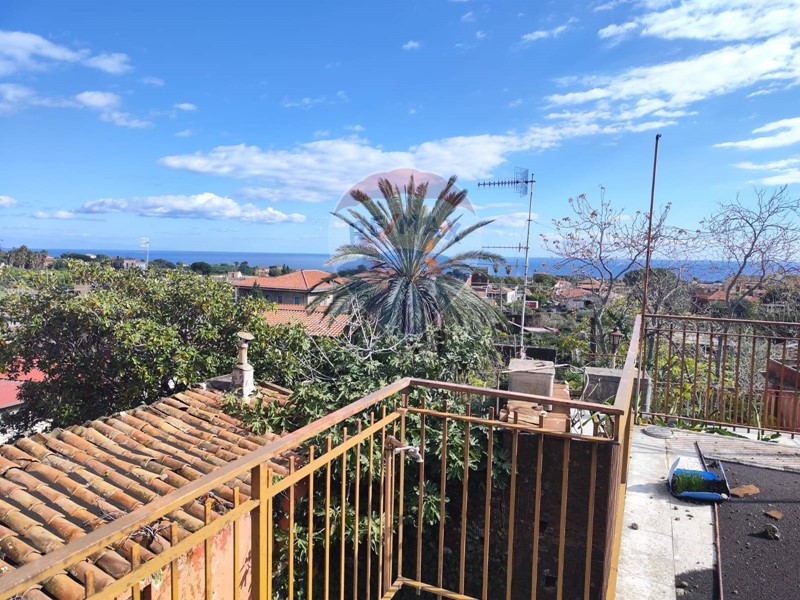 Casa Indipendente in Vendita a Acireale, 20'000€, 240 m²