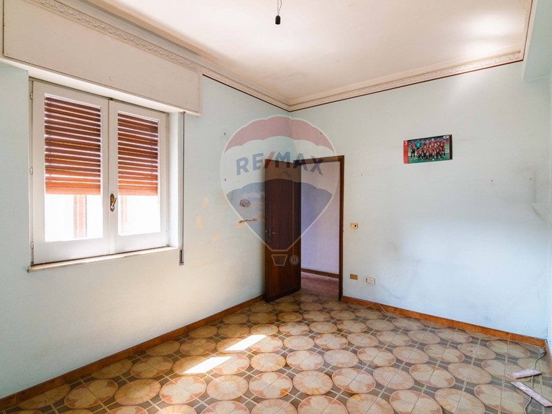 Quadrilocale in Vendita a Aci Catena, 57'000€, 111 m²