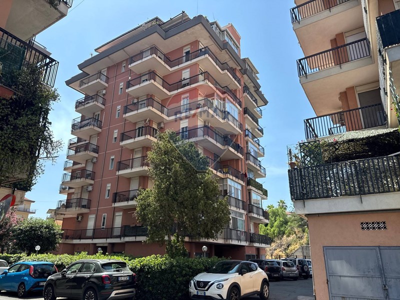 Appartamento in Vendita a Catania, 190'000&euro;, 145 m²