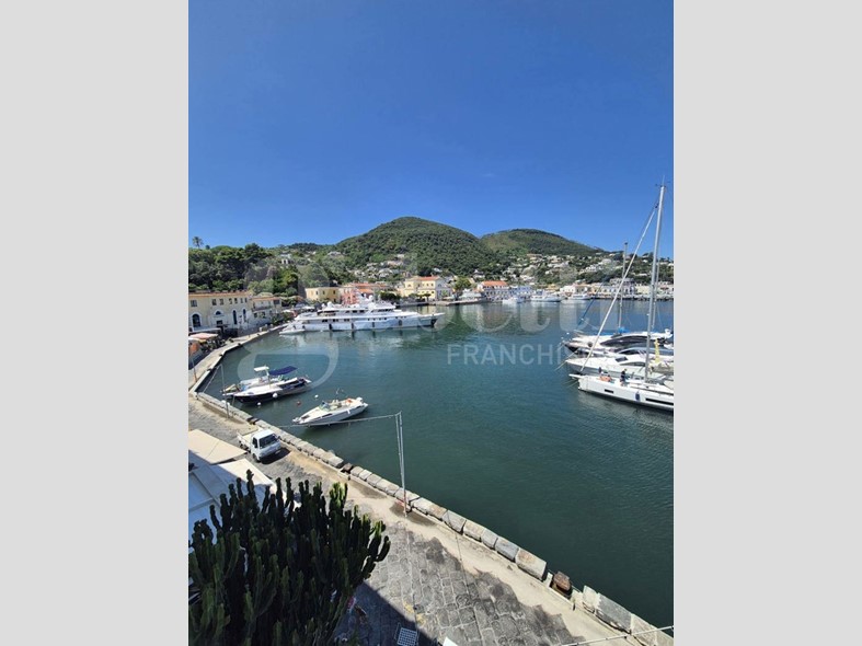 Trilocale in Vendita a Ischia, 385'000€, 140 m²
