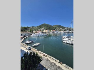 Trilocale in Vendita a Ischia, 385'000€, 140 m²
