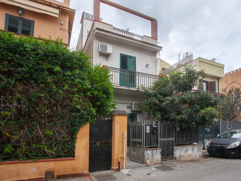 Appartamento in Affitto a Palermo, 700€, 65 m²