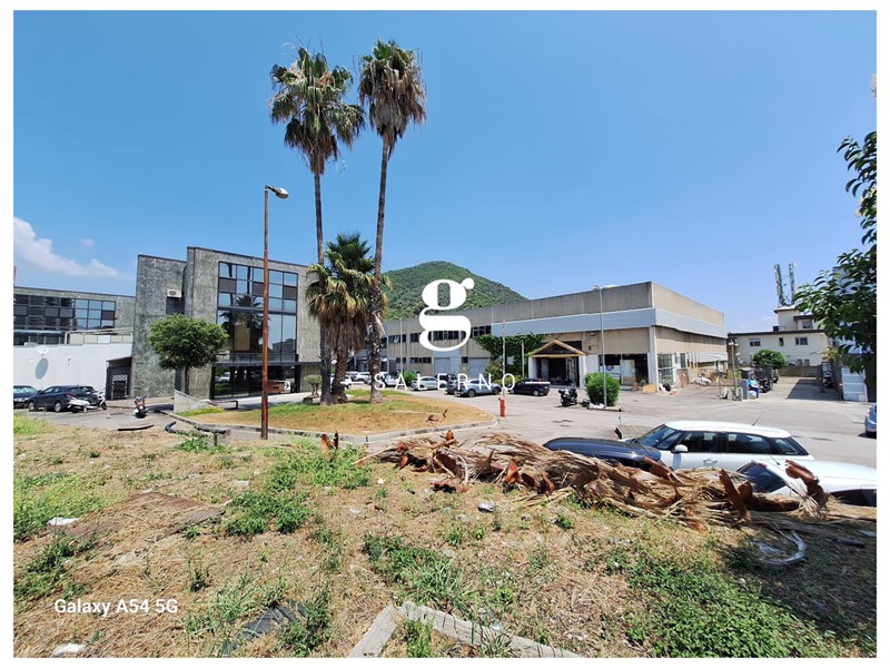 Capannone in Vendita a Salerno, 1'350'000&euro;, 1666 m²