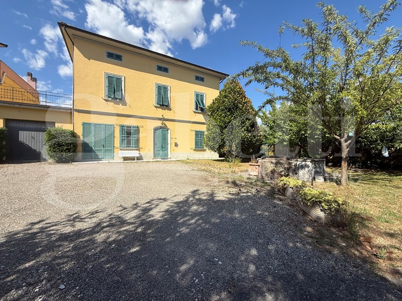 Villa in Vendita a San Miniato, 330'000€, 250 m²