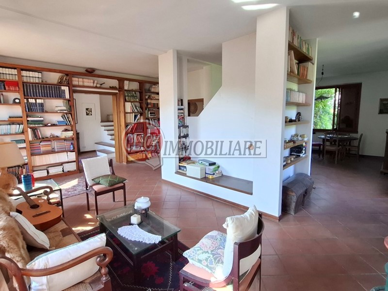 Casa Indipendente in Vendita a Scarperia e San Piero, 450'000€, 290 m², con Box