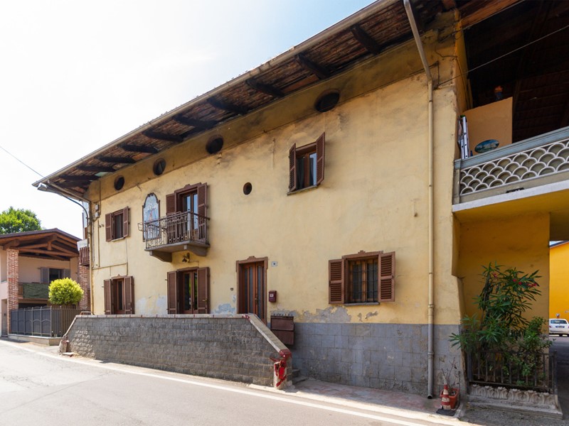 Casa Semi Indipendente in Vendita a Front, 24'000€, 130 m²