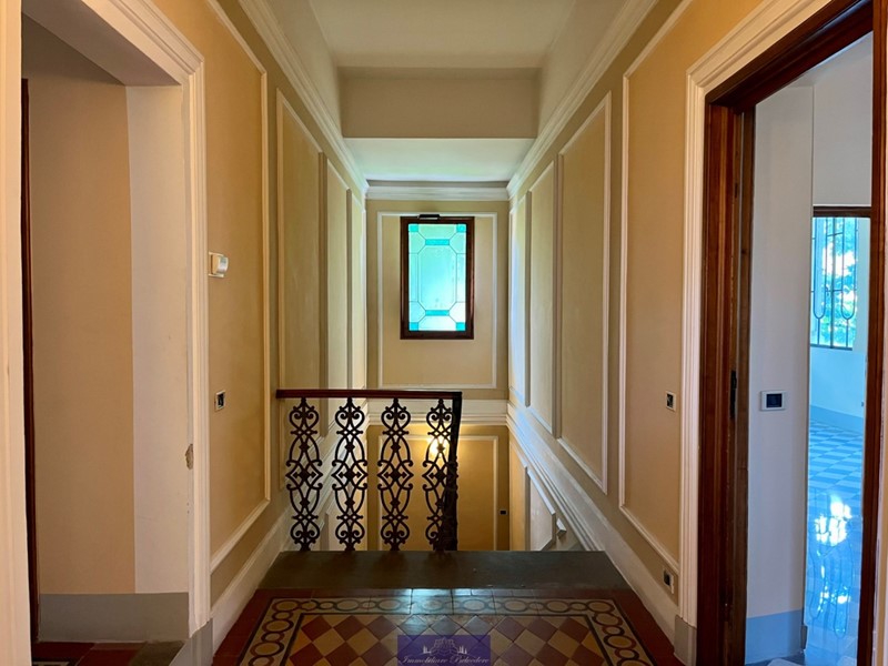 Casa Indipendente in Affitto a Firenze, zona Viali, 10'000€, 520 m²