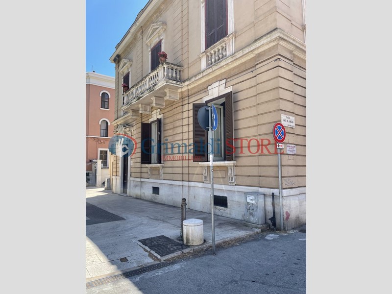 Casa Indipendente in Vendita a Bari, 790'000€, 450 m²