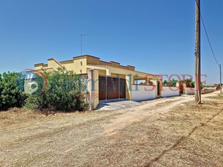 Casa Indipendente in Vendita a Manduria, 250'000€, 179 m²