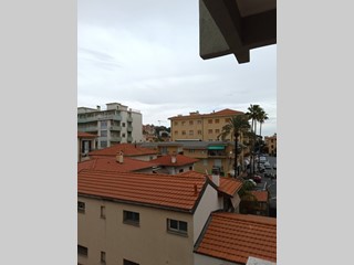 Trilocale in Vendita a Bordighera, 200'000€, 82 m², arredato