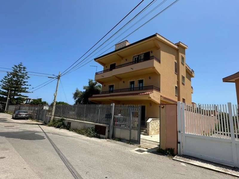 Appartamento in Vendita a Palermo, 160'000€, 156 m²