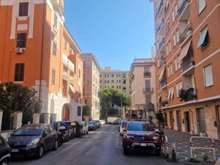 Immobile commerciale in Vendita a Roma, zona Appia nuova, 800€, 45 m²