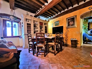 Quadrilocale in Vendita a Colle di Val D'Elsa, 220'000€, 159 m²