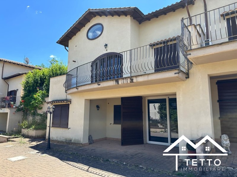 Casa Semi Indipendente in Vendita a Selci, 165'000&euro;, 197 m²