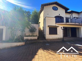 Casa Semi Indipendente in Vendita a Selci, 165'000&euro;, 197 m²