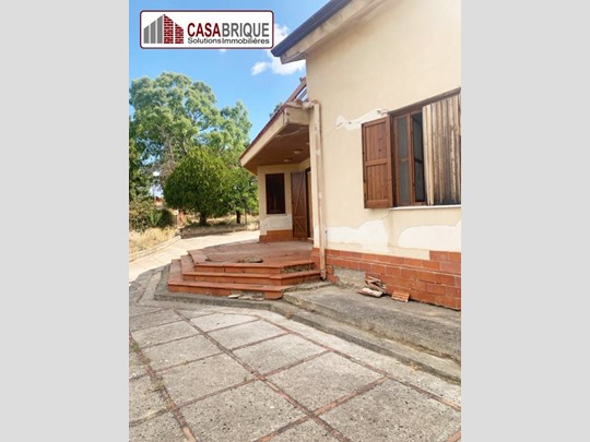 Villa in Vendita a Ventimiglia di Sicilia, 49'000€, 215 m²