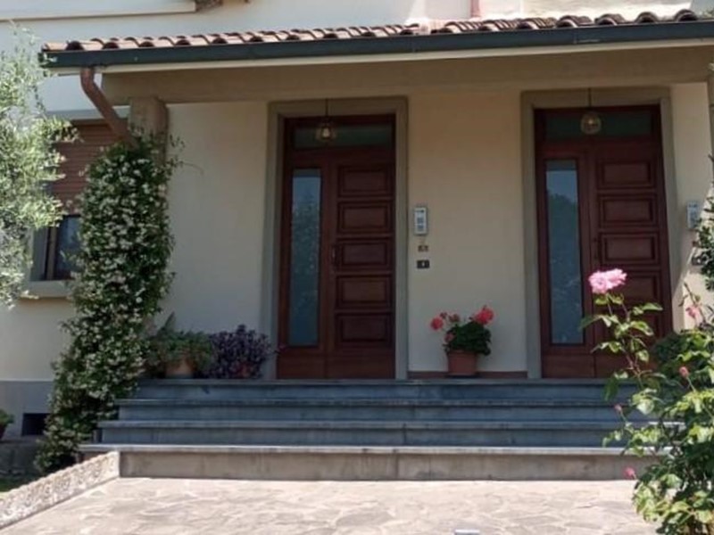 Casa Indipendente in Vendita a Fucecchio, 450'000€, 293 m², con Box