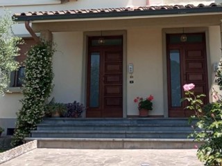 Casa Indipendente in Vendita a Fucecchio, 450'000€, 293 m², con Box