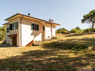 Casa Indipendente in Vendita a Casciana Terme Lari, zona Collemontanino, 298'000€, 196 m², con Box