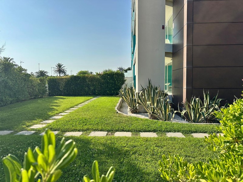 Appartamento in Vendita a Camaiore, zona Lido di Camaiore, 1'500'000&euro;, 217 m², arredato