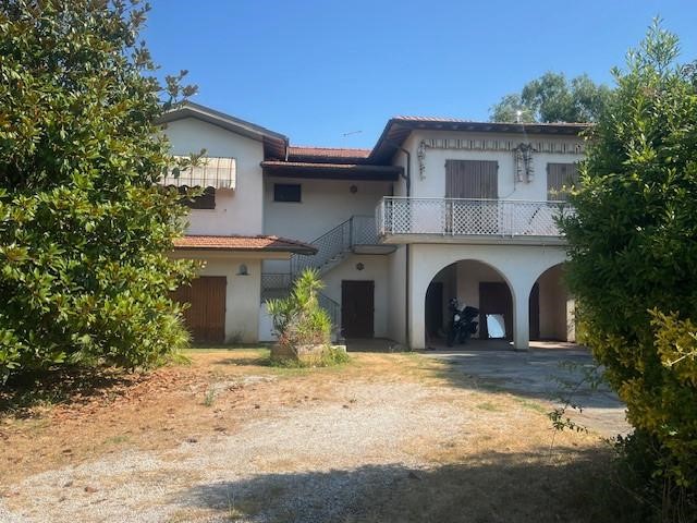 Appartamento in Vendita a Pietrasanta, 900'000€, 280 m², con Box