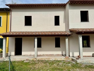 Villetta a schiera in Vendita a Capannori, zona Camigliano, 250'000€, 110 m²