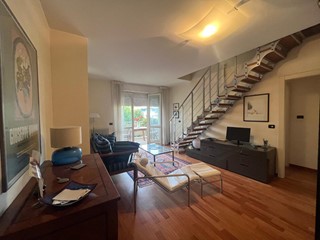 Attico in Vendita a Viareggio, 495'000€, 87 m², arredato