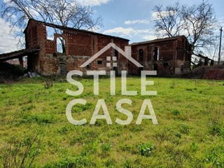 Casale in Vendita a Porcari, zona Padule, 100'000€, 450 m²