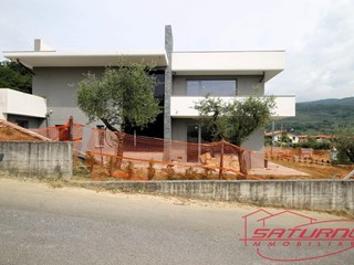 Villa in Vendita a Capannori, zona San Gennaro, 600'000€, 255 m², con Box
