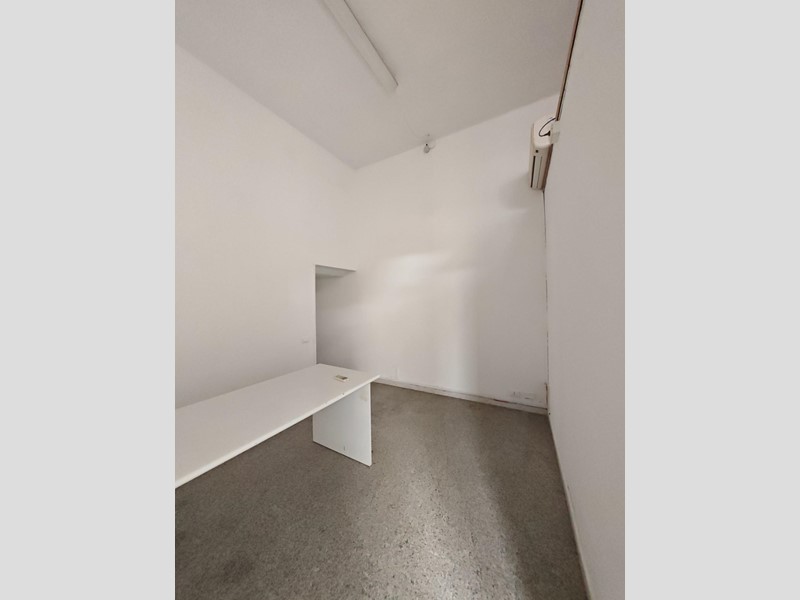 Immobile commerciale in Affitto a Carrara, zona Avenza, 400€, 32 m²