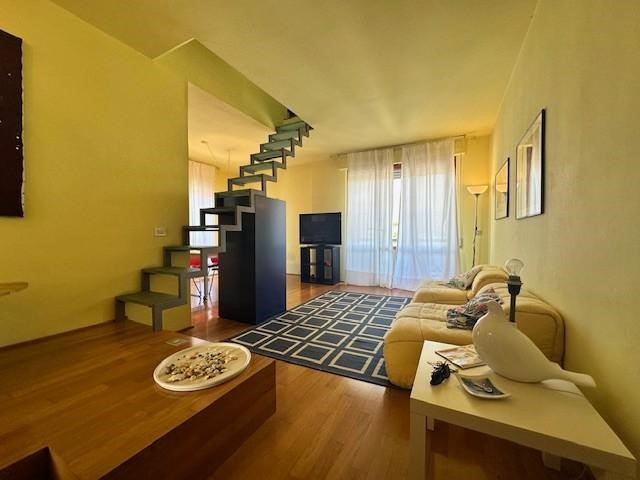 Attico in Vendita a Camaiore, zona Lido di Camaiore, 490'000&euro;, 150 m², arredato