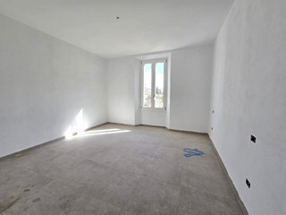 Attico in Vendita a Poggibonsi, 300'000&euro;, 124 m², con Box