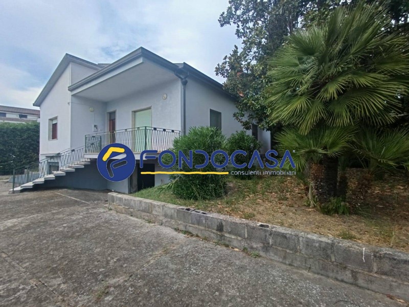 Villa in Vendita a Amorosi, 125 m²