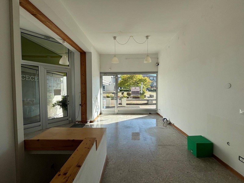 Immobile commerciale in Affitto a Aviano, 600€, 40 m²