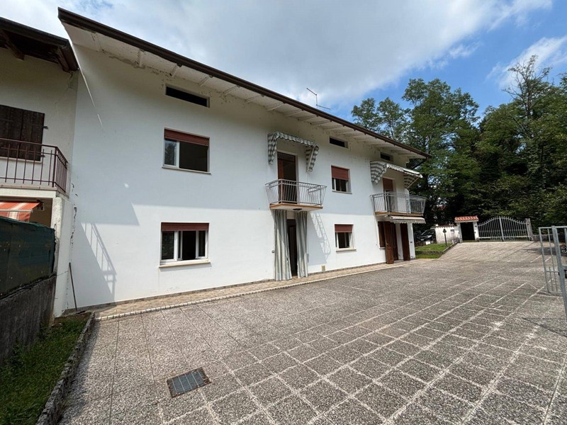 Villetta a schiera in Vendita a Aviano, 184'000€, 220 m²