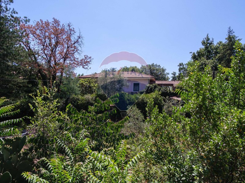 Villa in Vendita a Zafferana Etnea, 150'000&euro;, 160 m²