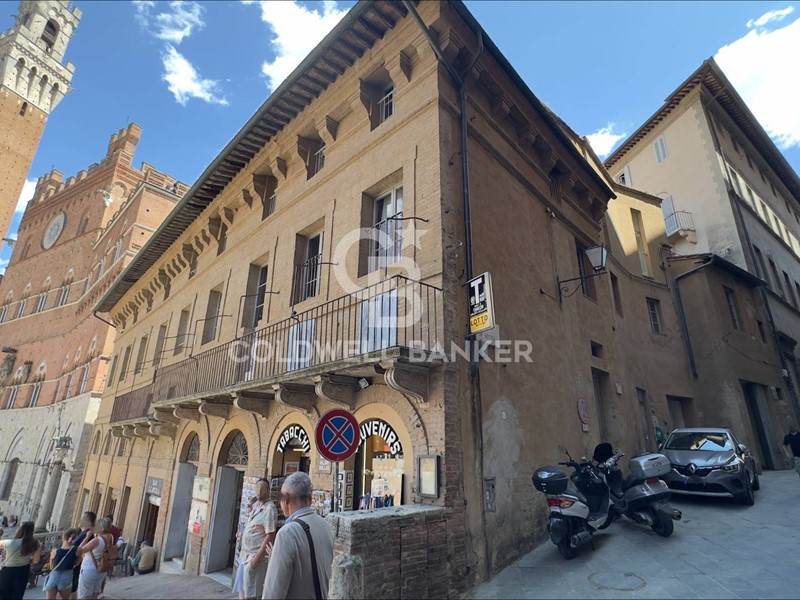 Appartamento in Vendita a Siena, 870'000&euro;, 300 m²