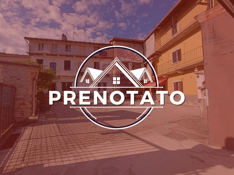 Casa Indipendente in Vendita a Saltrio, 149'000€, 464 m²