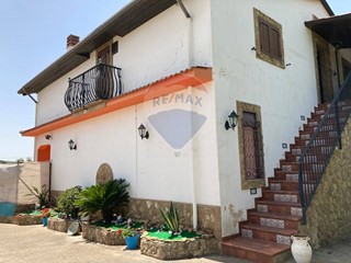 Casa Semi Indipendente in Vendita a Piazza Armerina, 115'000€, 120 m²