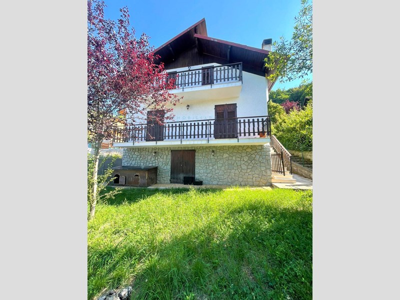 Villa in Vendita a Pornassio, 150'000€, 140 m²