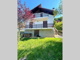 Villa in Vendita a Pornassio, 150'000€, 140 m²