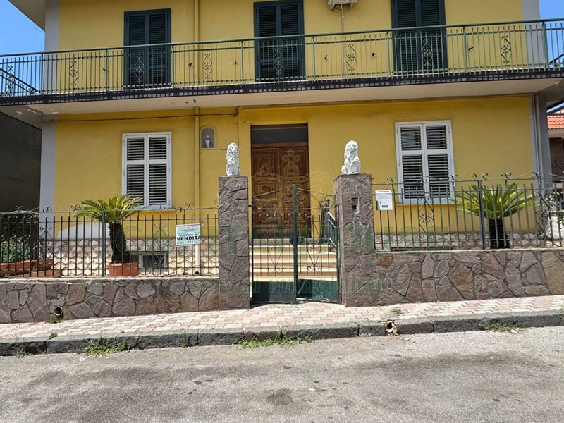 Quadrilocale in Vendita a Quadrelle, 180'000€, 200 m²