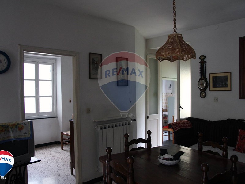 Casa Semi Indipendente in Vendita a Borzonasca, 70'000€, 325 m²