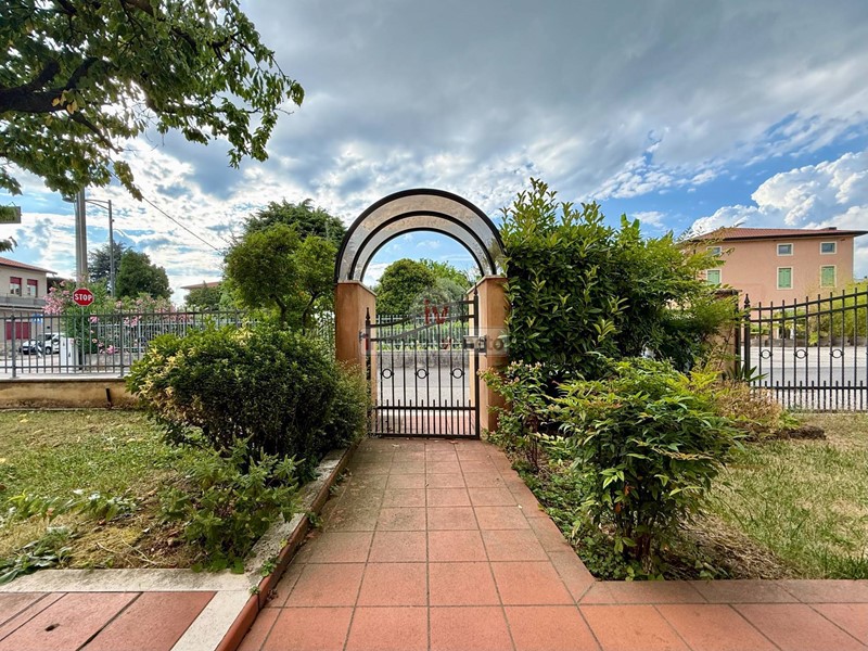 Casa Indipendente in Vendita a Brendola, 340'000€, 363 m²